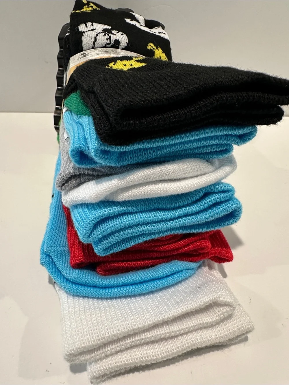 NWT Peanuts Men’s (6) Pack Crew Socks. Fits Shoe Size 6-12